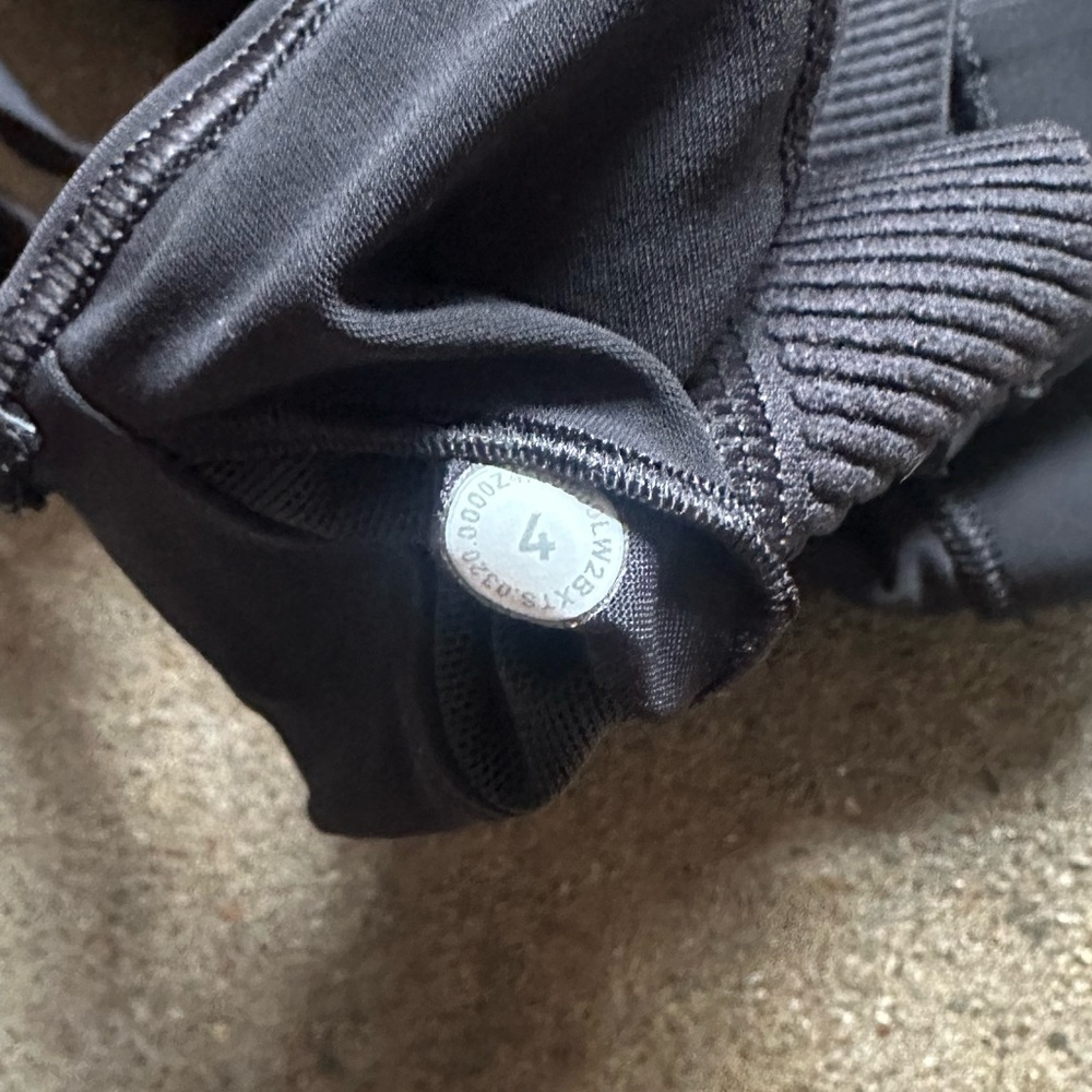 Lululemon Unleash Strength Bra Medium Support B/C Cup in Black Size 4 Activewear - Picture 8 of 11